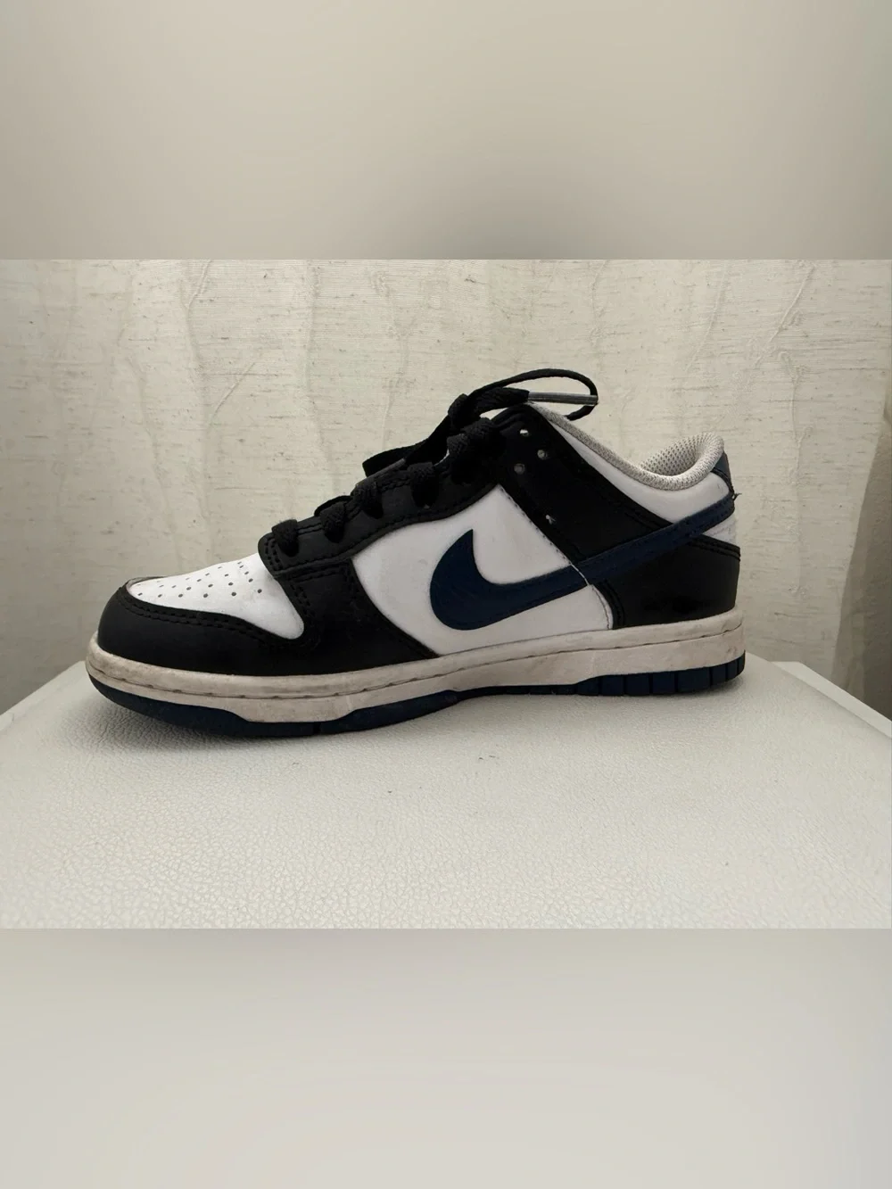 Nike Kids Low-Top Sneakers in Black, White & Navy
